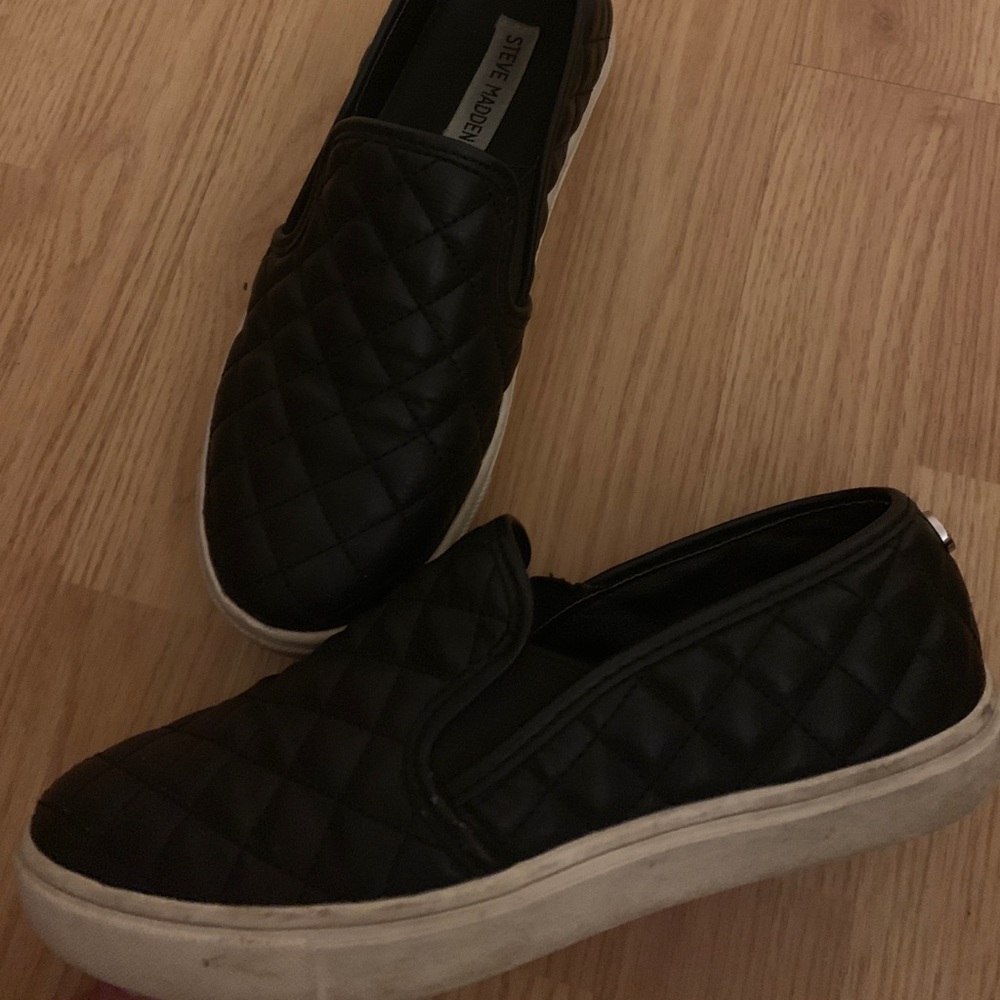 Black Ecentrcq Quilted STEVE MADDEN Slip-Ons